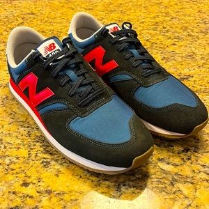 Men’s New Balance 420 V2 Sneakers (Size 13)
